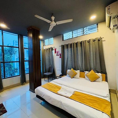 Hotel Aditya Palace Guwahati Zewnętrze zdjęcie