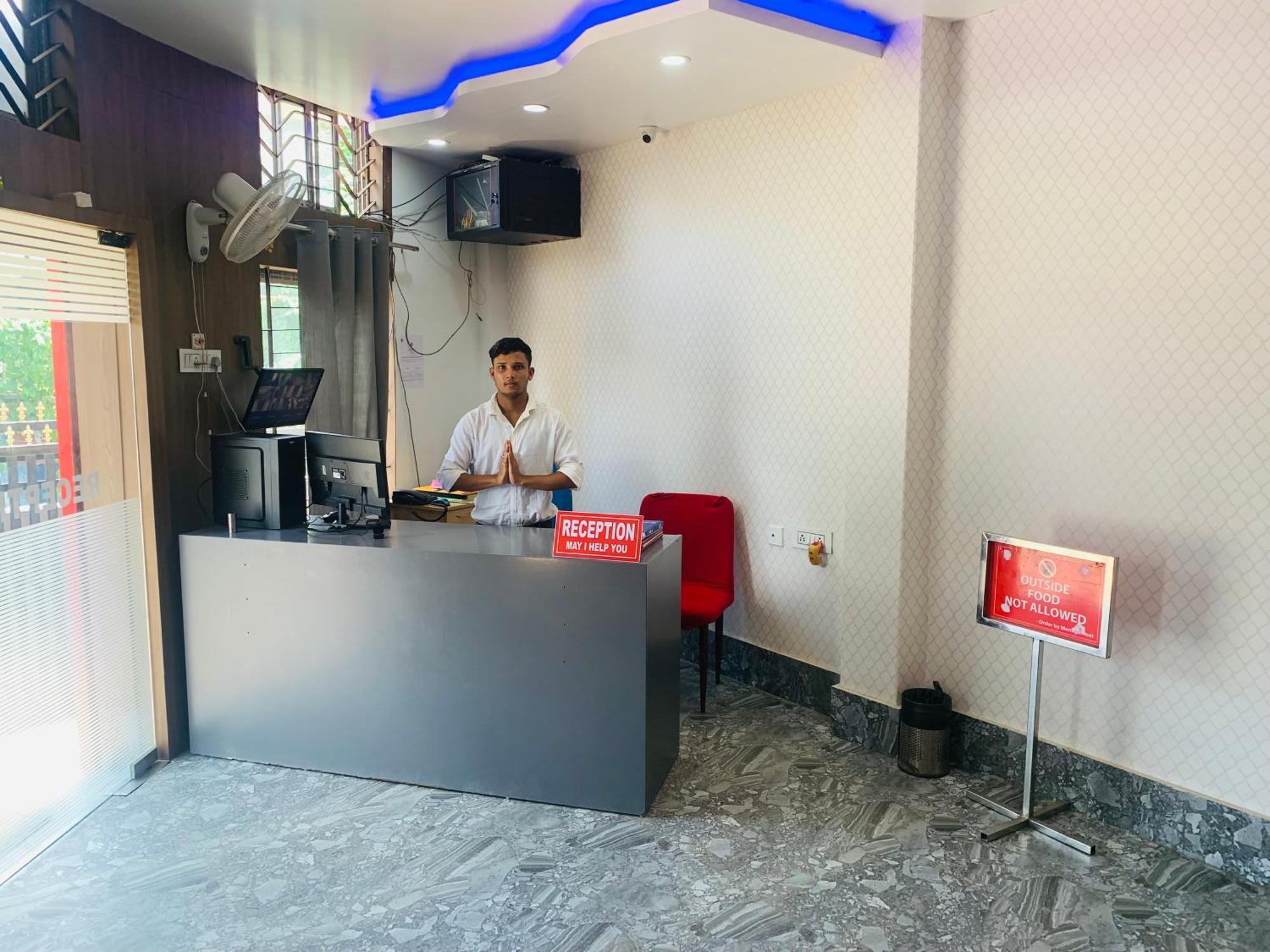Hotel Aditya Palace Guwahati Zewnętrze zdjęcie