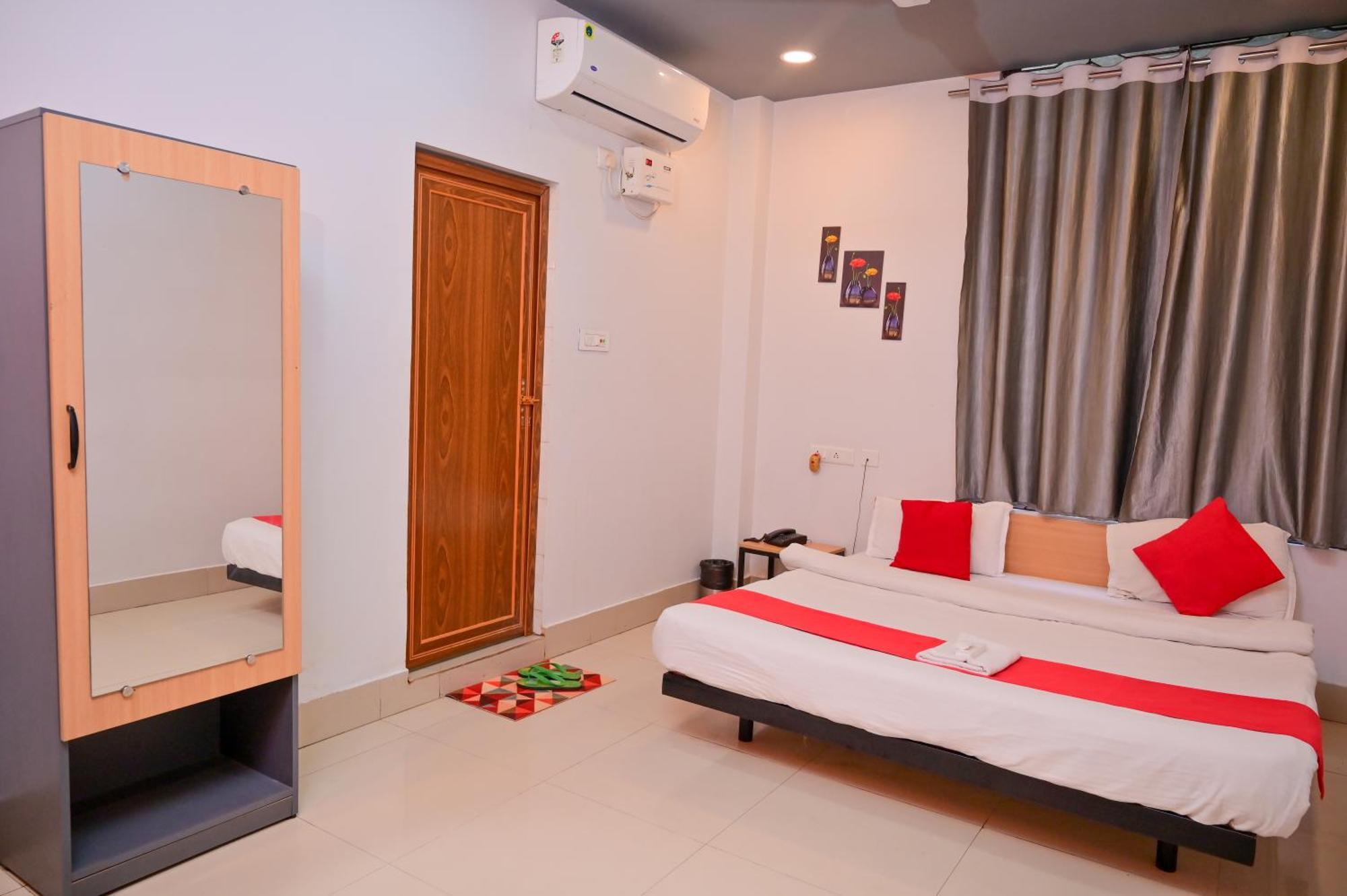Hotel Aditya Palace Guwahati Zewnętrze zdjęcie