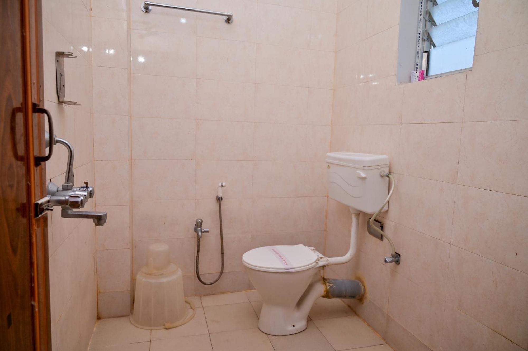 Hotel Aditya Palace Guwahati Zewnętrze zdjęcie