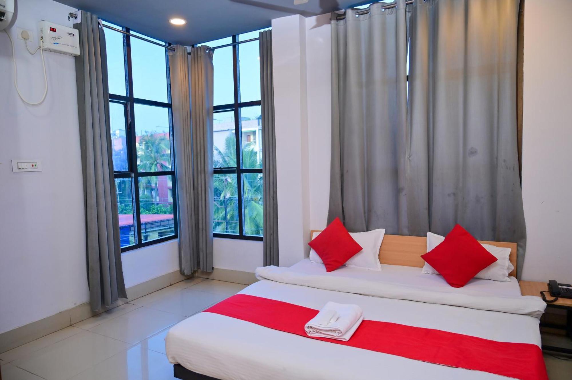 Hotel Aditya Palace Guwahati Zewnętrze zdjęcie