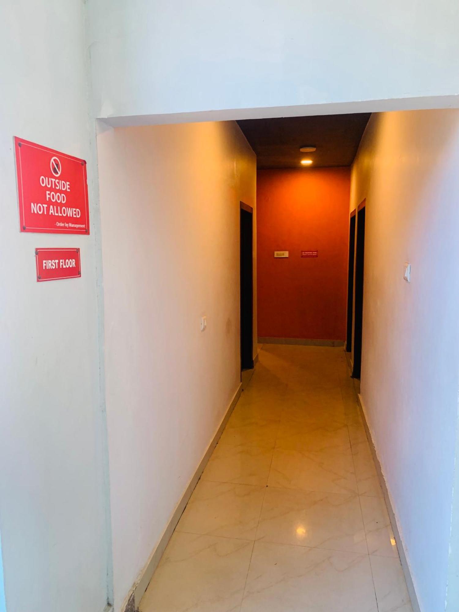 Hotel Aditya Palace Guwahati Zewnętrze zdjęcie