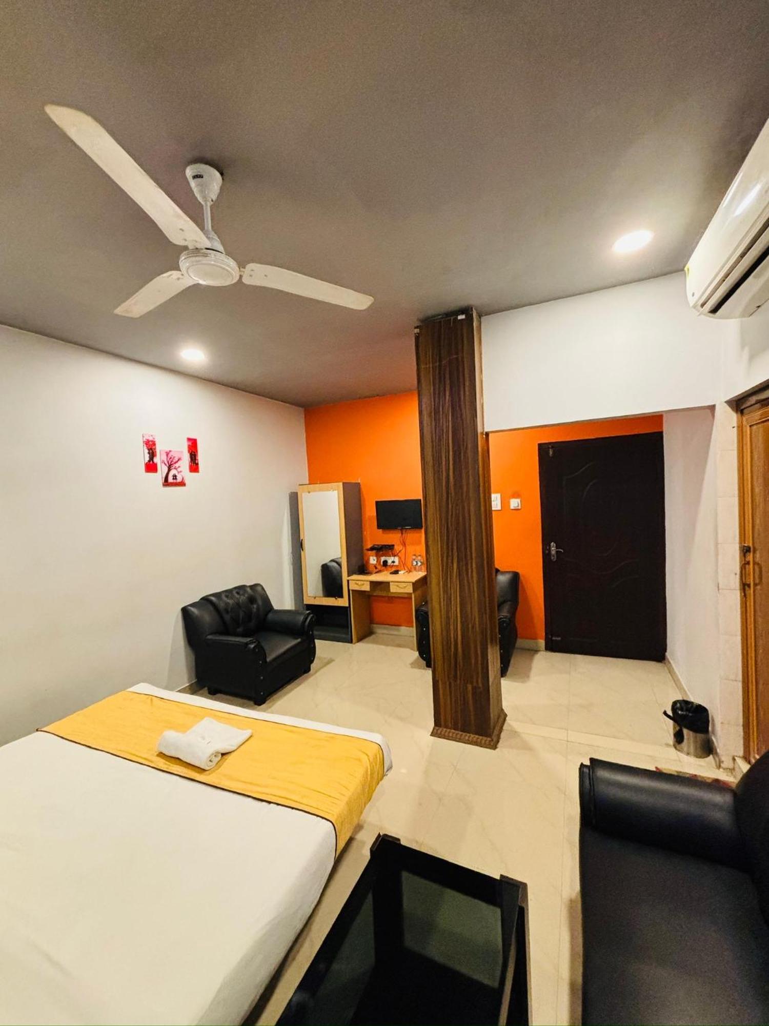 Hotel Aditya Palace Guwahati Zewnętrze zdjęcie