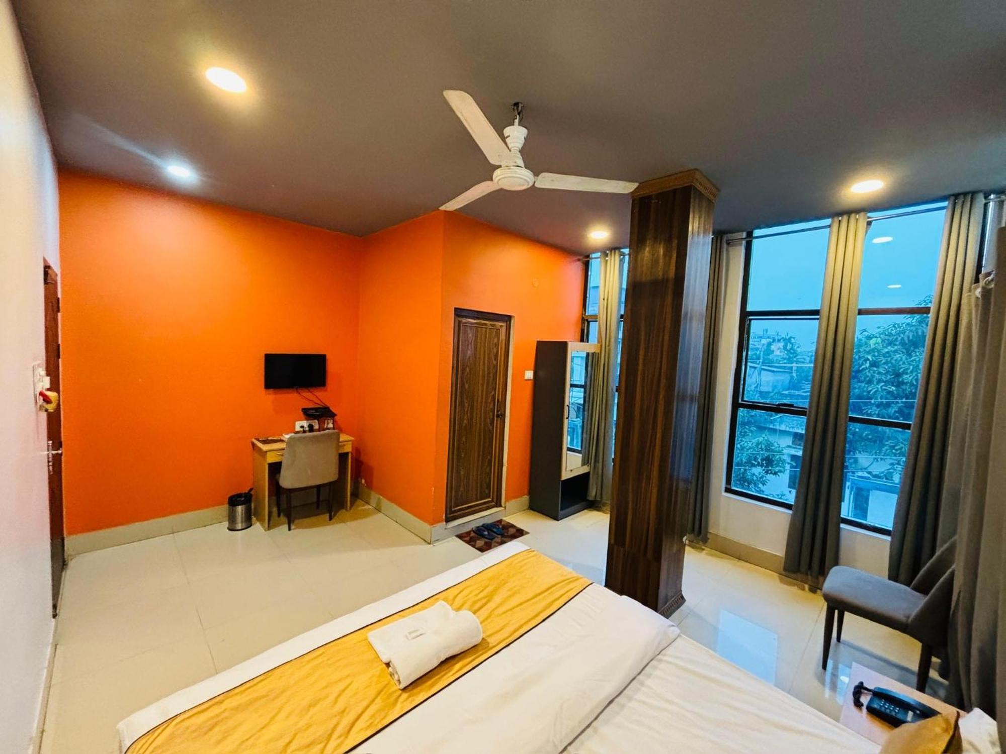 Hotel Aditya Palace Guwahati Zewnętrze zdjęcie