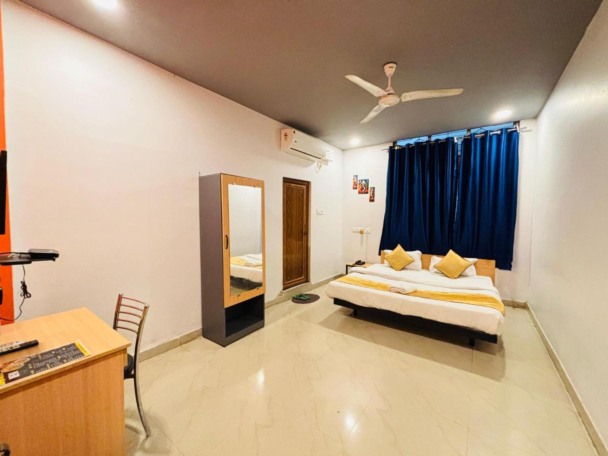 Hotel Aditya Palace Guwahati Zewnętrze zdjęcie