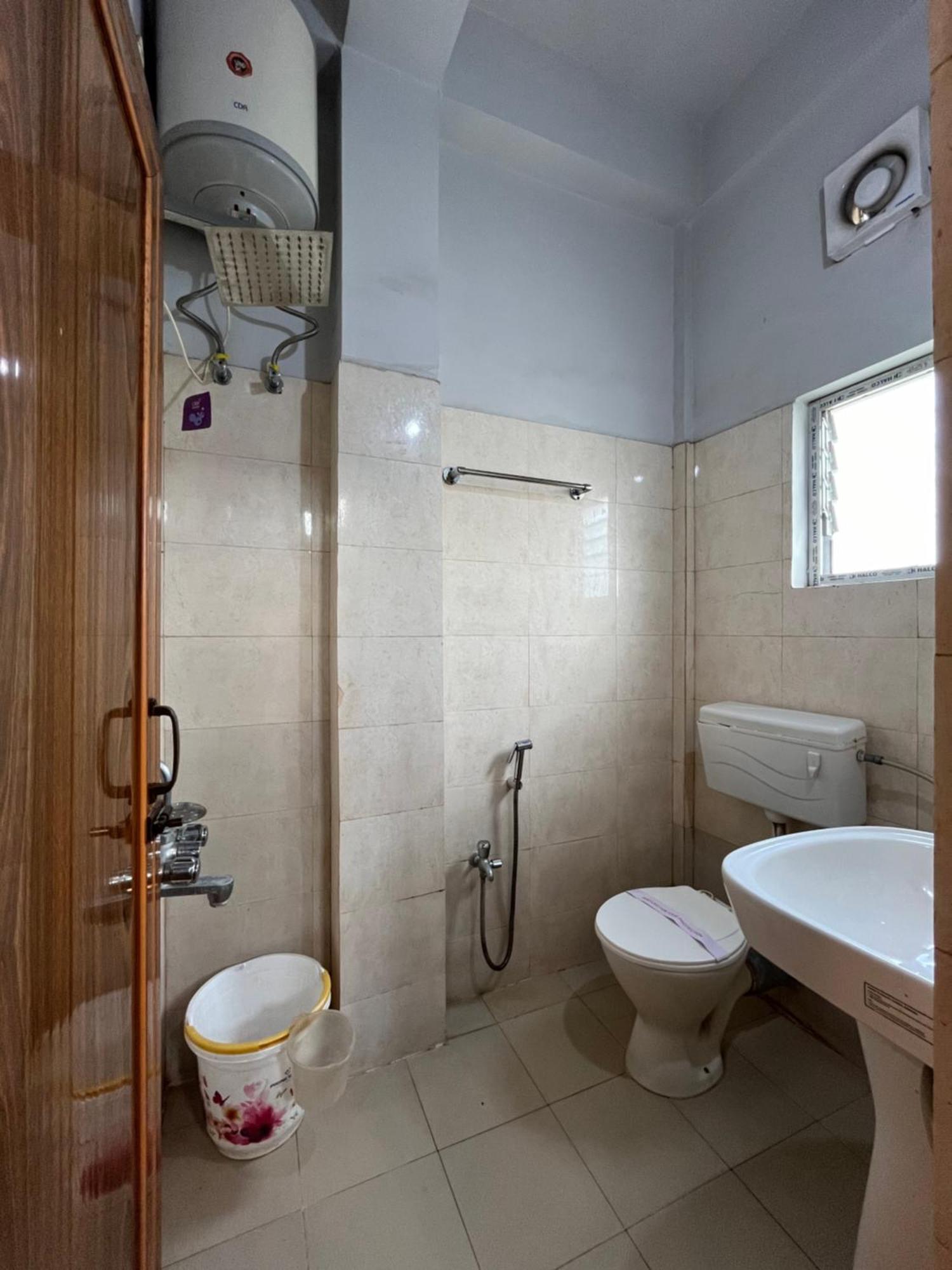 Hotel Aditya Palace Guwahati Zewnętrze zdjęcie