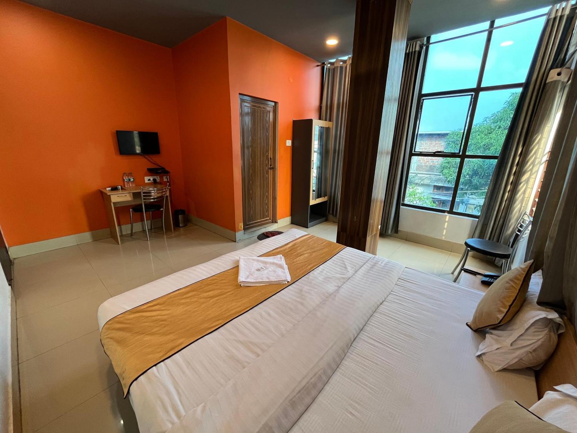Hotel Aditya Palace Guwahati Zewnętrze zdjęcie